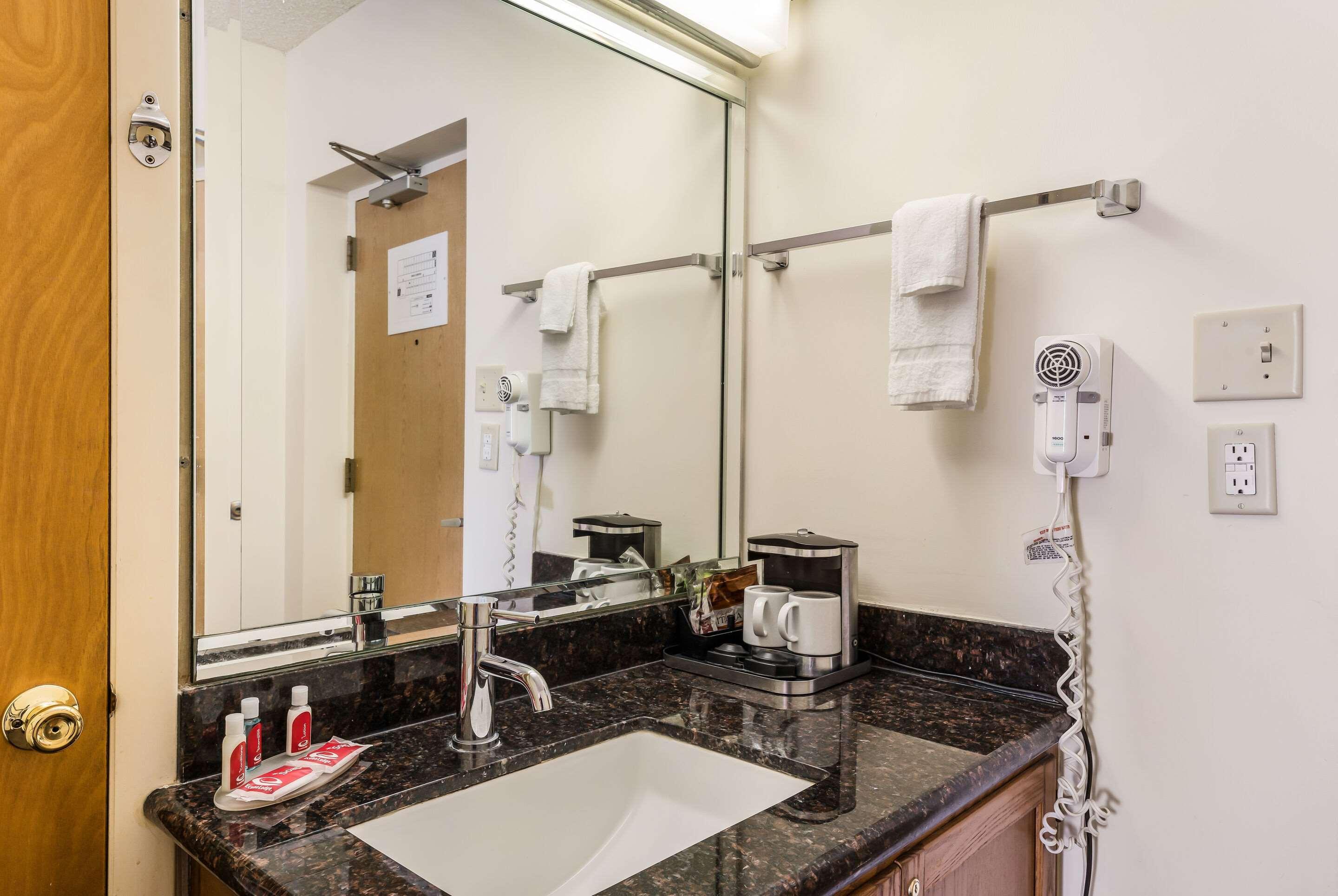 Econo Lodge Quakertown Eksteriør bilde